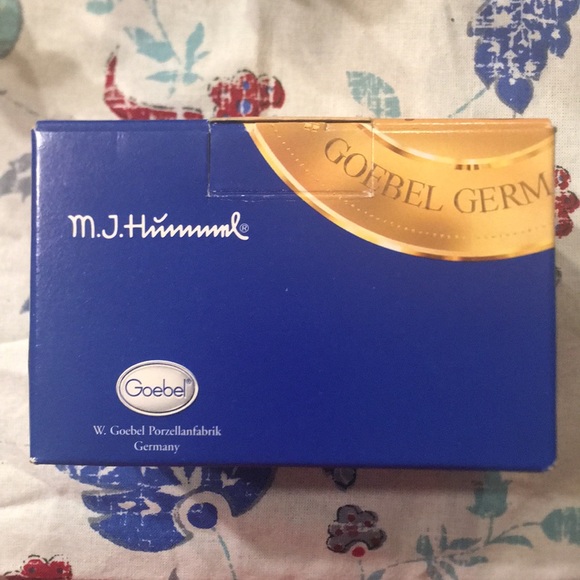 M J Hummels  Goebel Special Edition 7 from 1997-99 - Picture 11 of 12